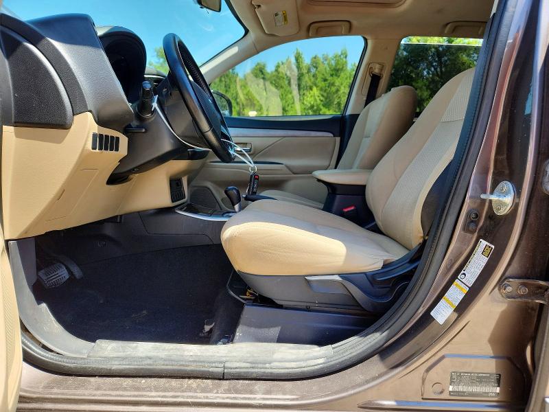 2017 Mitsubishi Outlander VIN JA4AD3A35HZ001049 COPART salvage auction — SIDE, Fl - Cert Of Title Slvg Rebuildable, sold $1,400 on 2026-07-17 (photo 7)