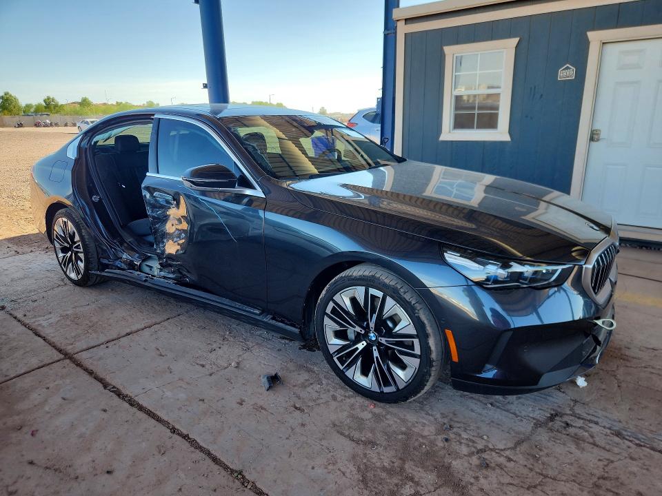 2025 BMW 5er VIN WBA43FJ00SCU33424 COPART salvage auction — SIDE, Az - Cert Of Title - Salvage, sold $175 on 2026-07-30 (photo 4)