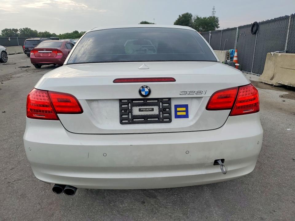 2011 BMW 3er VIN WBADW7C57BE728174 COPART salvage auction — MINOR DENT/SCRATCHES, Fl - Certificate Of Title, sold $550 on 2026-08-04 (photo 6)