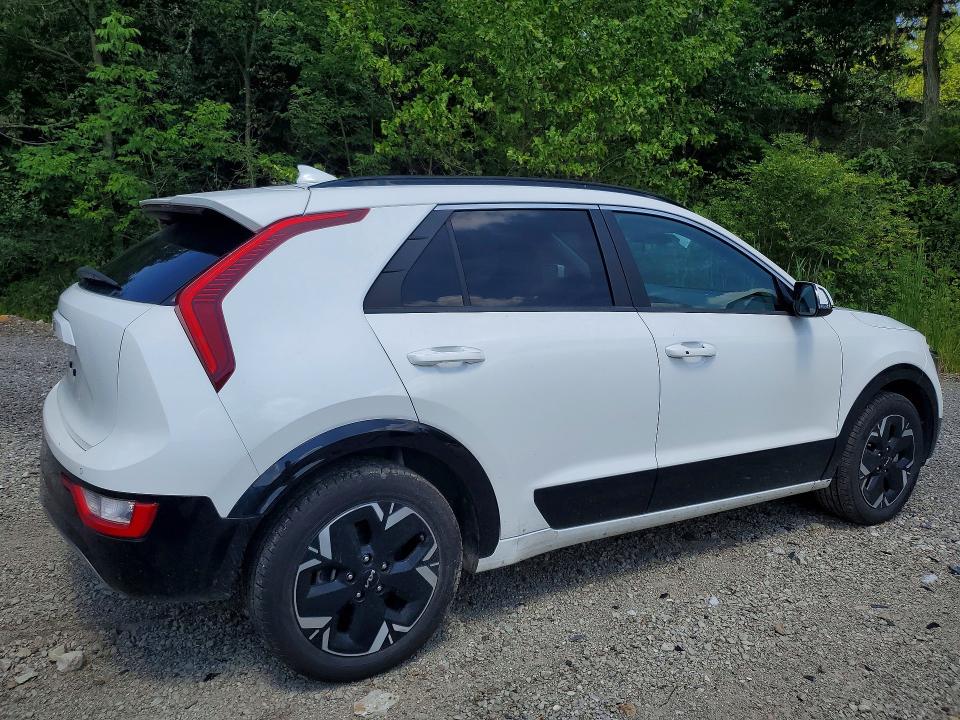 2023 Kia Niro VIN KNDCR3L18P5053339 COPART salvage auction — UNDERCARRIAGE, FL - CERTIFICATE OF TITLE, sold $6,900 on 2026-07-22 (photo 3)