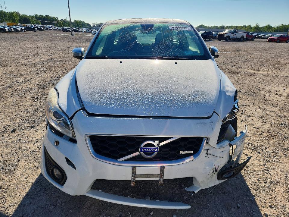 2011 Volvo C30 VIN YV1672MK4B2233801 COPART salvage auction — FRONT END, NY - MV-907A SALVAGE CERTIFICATE, sold $275 on 2026-08-17 (photo 5)