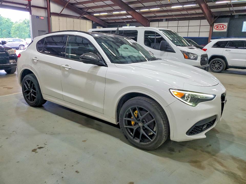 2021 Alfa romeo Stelvio VIN ZASPAKBN3M7D11393 COPART salvage auction — MINOR DENT/SCRATCHES, WV - CERTIFICATE OF TITLE (P), sold $9,100 on 2026-07-30 (photo 4)