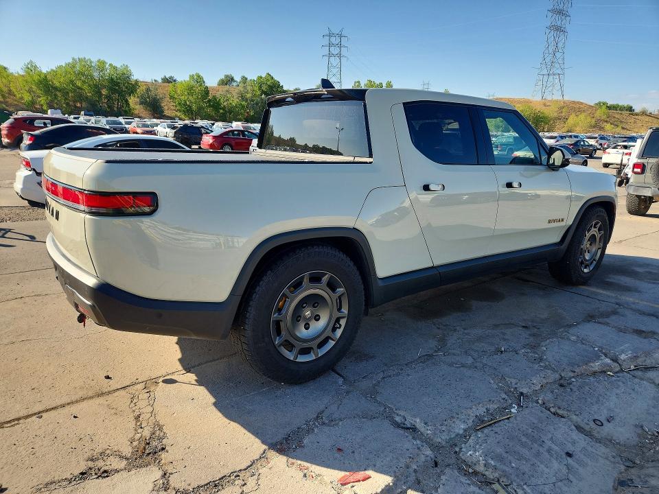 2025 Rivian R1t VIN 7FCTGCAA1SN041349 COPART salvage auction — SIDE, Co - Salvage Title, sold $36,500 on 2026-09-04 (photo 3)