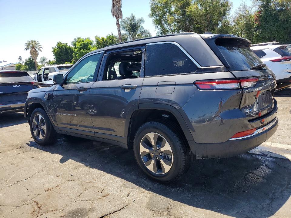2025 Jeep Grand cherokee VIN 1C4RJYB66S8700615 COPART salvage auction — FRONT END, CA - NON-REPAIRABLE VEHICLE CERT, sold $5,100 on 2026-08-12 (photo 2)