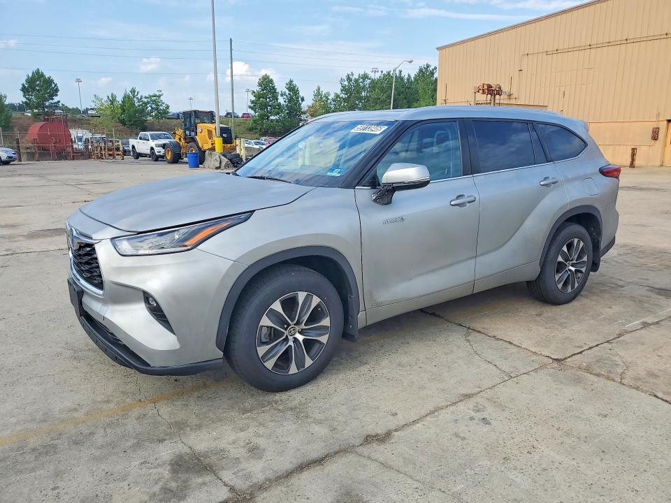 2020 Toyota Highlander hybrid VIN 5TDGBRCH5LS510912 COPART salvage auction — MINOR DENT/SCRATCHES, NJ - CERTIFICATE OF TITLE, sold $23,250 on 2026-07-28 (photo 1)