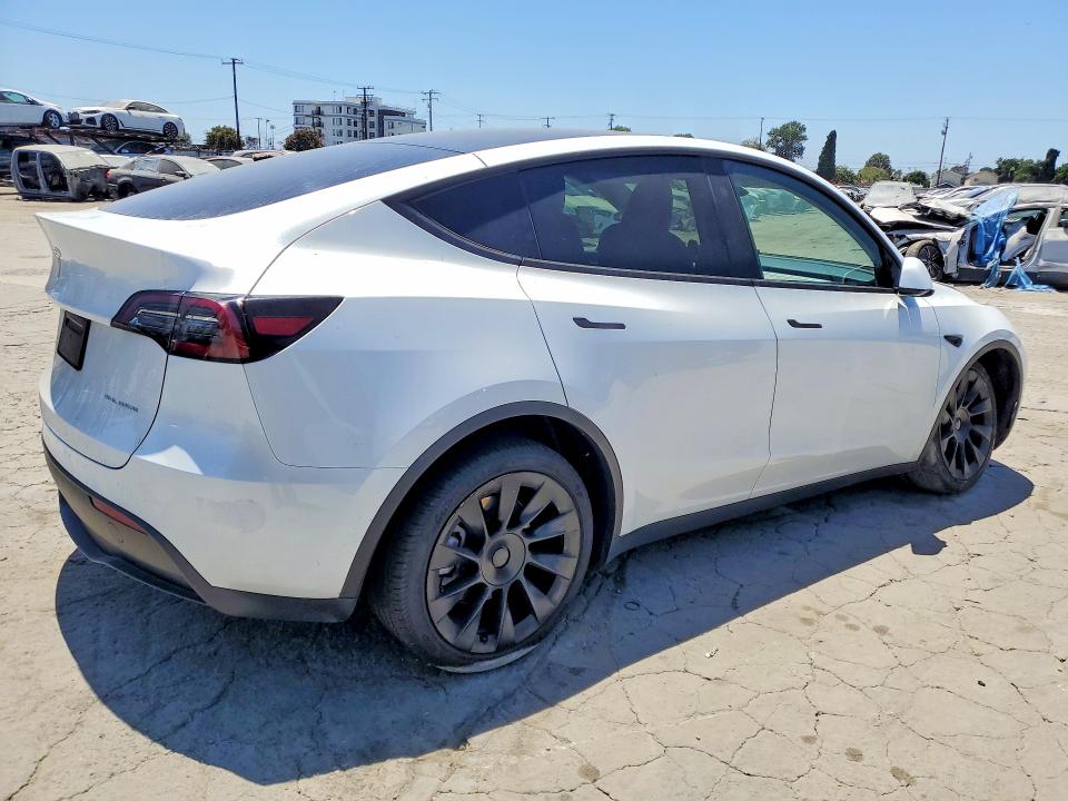 2024 Tesla Model y VIN 7SAYGAEE5RF042917 COPART salvage auction — FRONT END, Ca - Salvage Certificate, sold $13,800 on 2026-07-30 (photo 3)