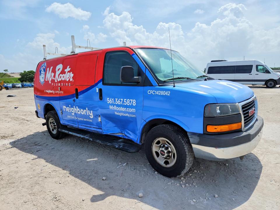 2015 Gmc Savana VIN 1GTW7FCF0F1903020 COPART salvage auction — SIDE, Fl - Cert Of Title Slvg Rebuildable, sold $625 on 2026-07-29 (photo 4)