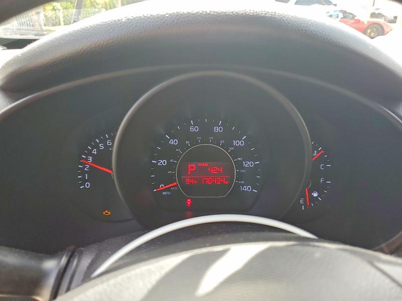 2015 Kia Soul VIN KNDJN2A25F7779932 COPART salvage auction — SIDE, Fl - Cert Of Title Slvg Rebuildable, sold $400 on 2026-07-15 (photo 9)
