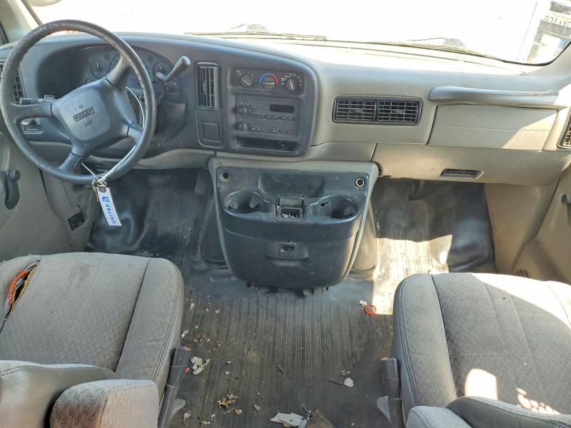 2001 Gmc Savana 3500 VIN 1GTHG39R911181550 COPART salvage auction — MINOR DENT/SCRATCHES, Nj - Certificate Of Title, sold $350 on 2026-08-03 (photo 8)