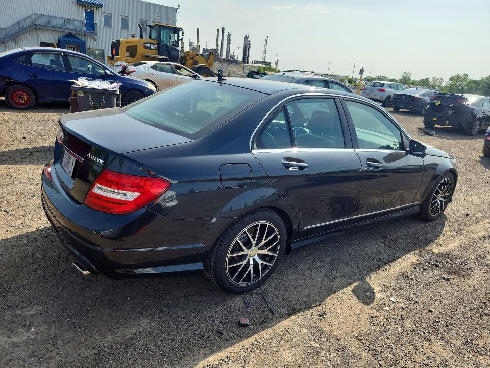 2012 Mercedes-benz C-klasse VIN WDDGF8BB6CA719607 COPART salvage auction — WATER/FLOOD, Qc - Irrecuperable, sold $2,300 on 2026-08-18 (photo 3)