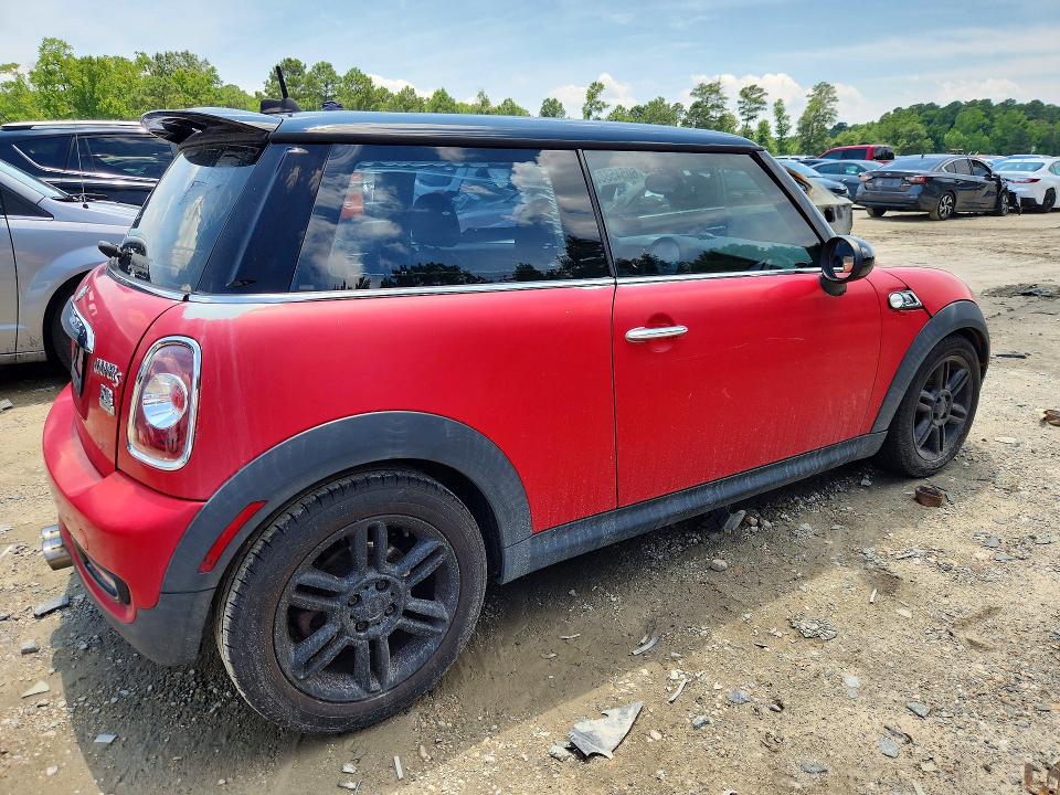 2011 Mini Cooper VIN WMWSV3C50BTY25229 COPART salvage auction — NORMAL WEAR, Fl - Certificate Of Title, sold $225 on 2026-07-14 (photo 3)