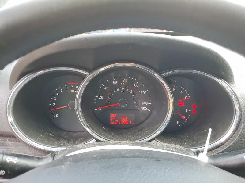 2011 Kia Sorento VIN 5XYKUCA16BG136717 COPART salvage auction — MINOR DENT/SCRATCHES, VA - CERTIFICATE OF TITLE, sold $425 on 2026-07-31 (photo 9)