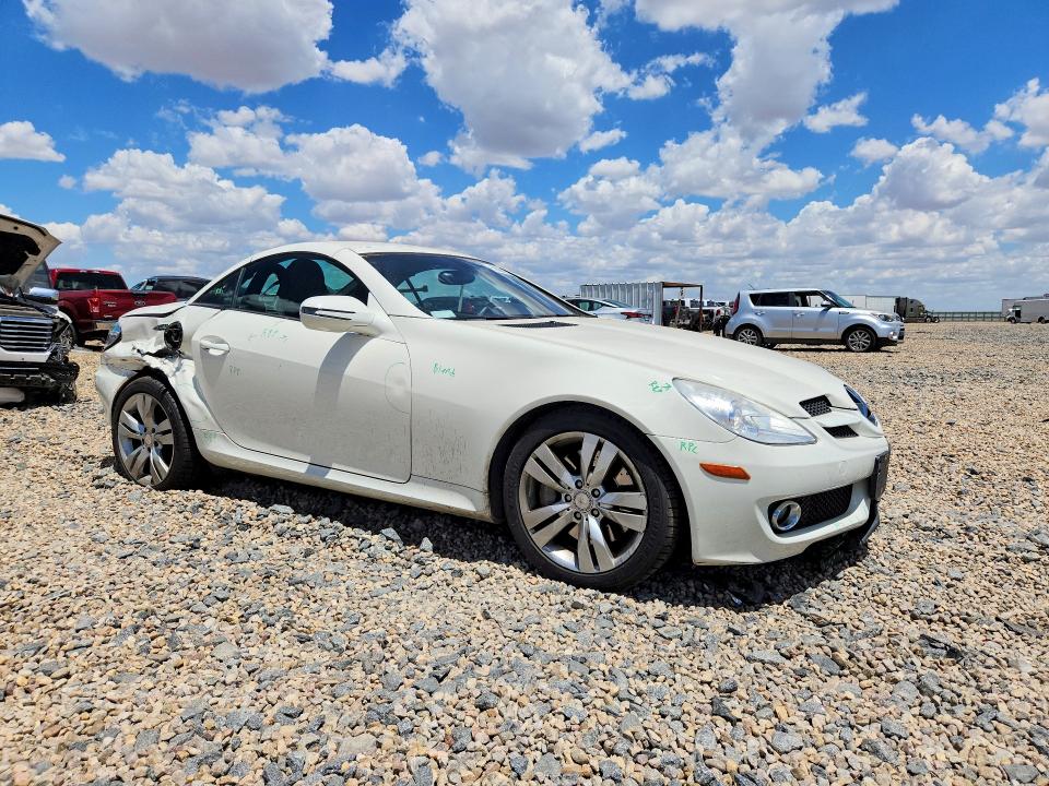 2009 Mercedes-benz Slk-class VIN WDBWK58F49F190808 COPART salvage auction — SIDE, TX - SALVAGE VEHICLE TITLE, sold $2,800 on 2026-08-18 (photo 4)