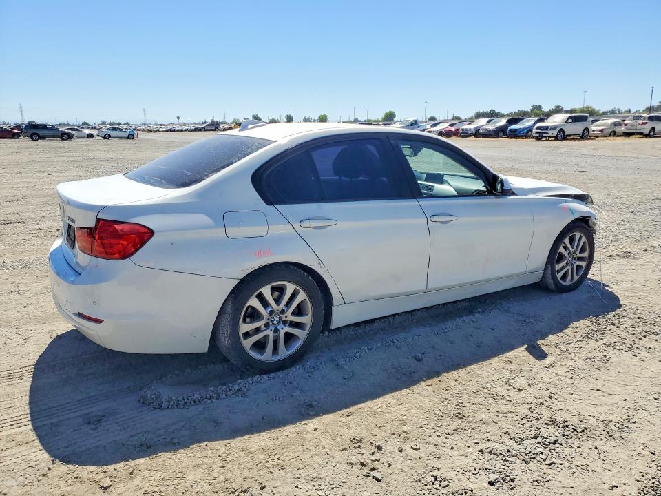 2013 BMW 3er VIN WBA3C1C52DF441551 COPART salvage auction — FRONT END, Ca - Salvage Certificate, sold $575 on 2026-08-06 (photo 3)