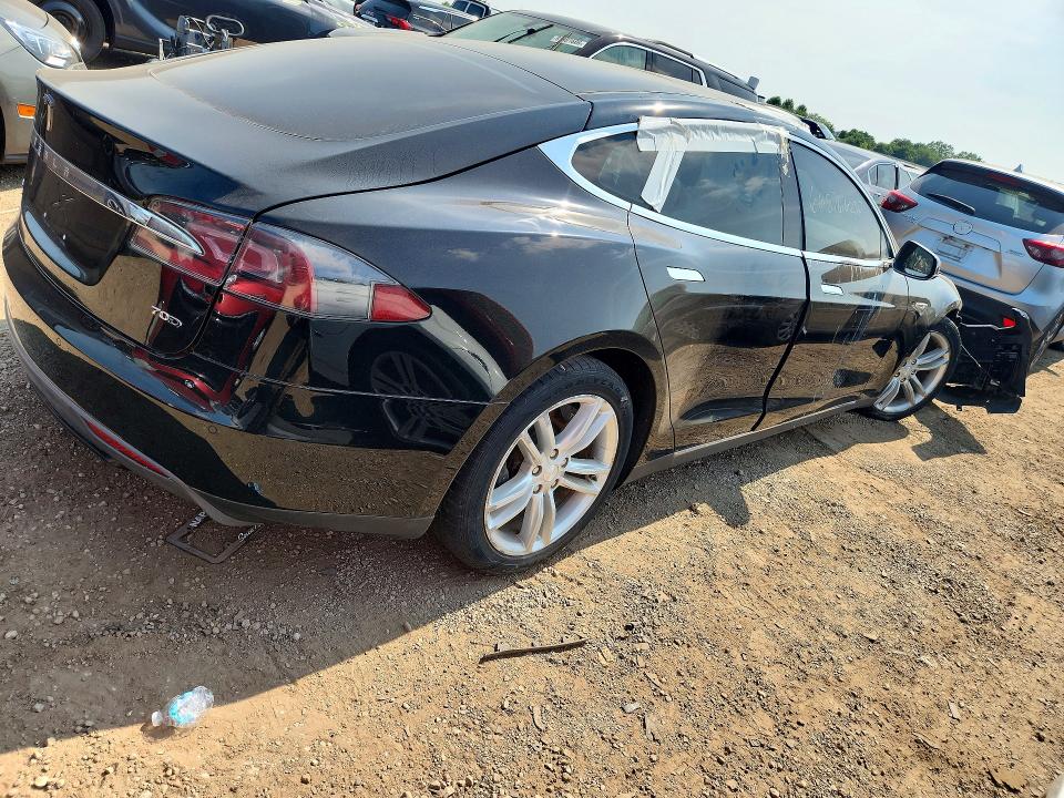 2015 Tesla Model s VIN 5YJSA1S23FF088028 COPART salvage auction — FRONT END, IL - SALVAGE CERTIFICATE, sold $850 on 2026-07-28 (photo 3)