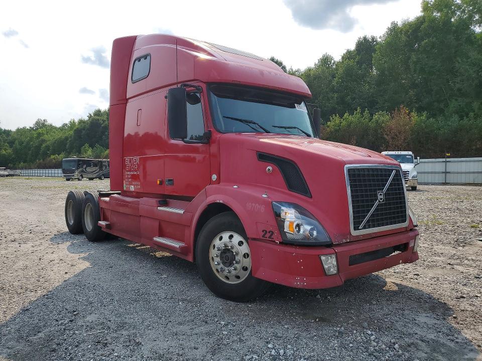 2007 Volvo Vnl VIN 4V4NC9TG17N429708 COPART salvage auction — MINOR DENT/SCRATCHES, Sc - Certificate Of Title, sold $2,850 on 2026-08-11 (photo 4)
