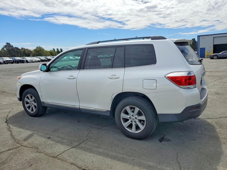 2013 Toyota Highlander VIN 5TDBK3EH7DS271756 COPART salvage auction — MINOR DENT/SCRATCHES, Ca - Salvage Certificate, sold $2,100 on 2026-07-31 (photo 2)