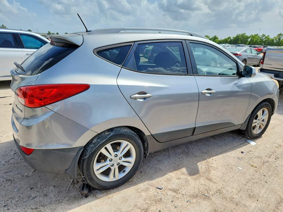 2011 Hyundai Tucson VIN KM8JU3AC8BU147726 COPART salvage auction — FRONT END, Tx - Salvage Vehicle Title, sold $1,000 on 2026-07-21 (photo 3)