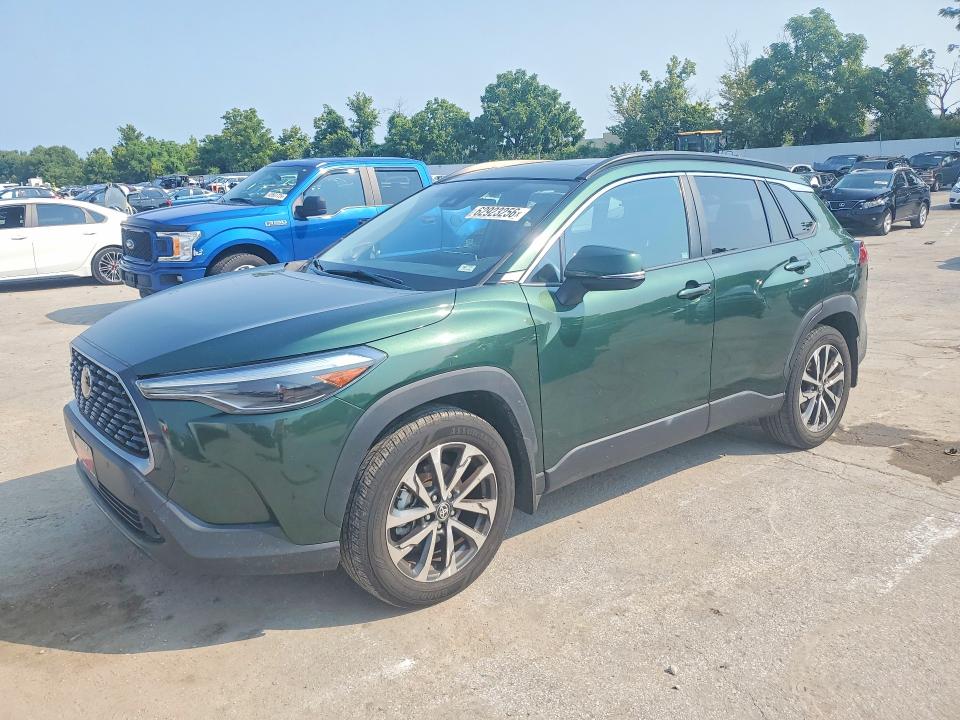 2022 Toyota Corolla cross VIN 7MUDAABG0NV005837 — COPART salvage auction photo