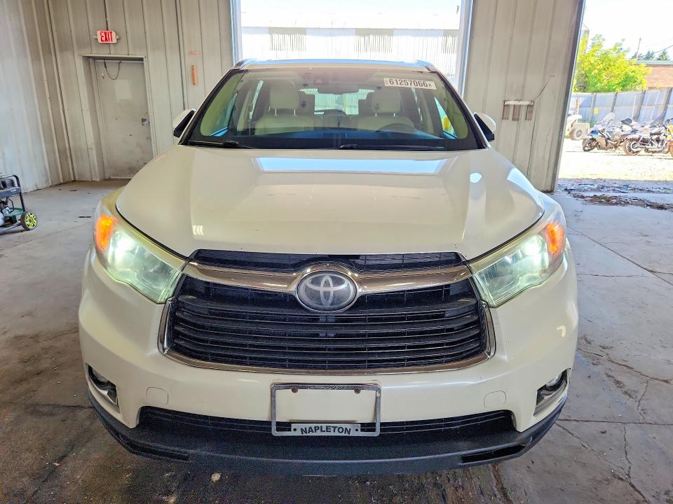 2016 Toyota Highlander VIN 5TDDKRFH7GS314328 COPART salvage auction — MINOR DENT/SCRATCHES, Wi - Certificate Of Title, sold $10,000 on 2026-08-02 (photo 5)