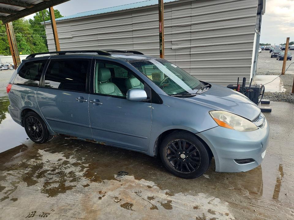 2010 Toyota Sienna VIN 5TDDK4CC1AS028249 COPART salvage auction — MINOR DENT/SCRATCHES, NJ - CERTIFICATE OF TITLE, sold $1,300 on 2026-07-27 (photo 4)