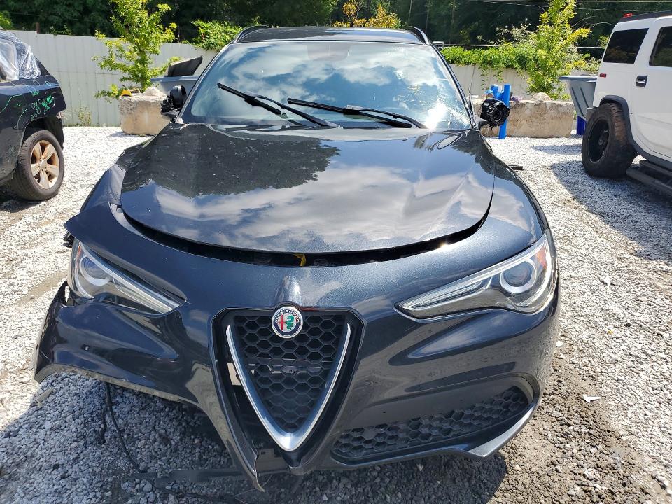 2018 Alfa romeo Stelvio VIN ZASFAKNN5J7B66957 COPART salvage auction — ALL OVER, GA - CERTIFICATE OF TITLE, sold $7,500 on 2026-07-17 (photo 5)