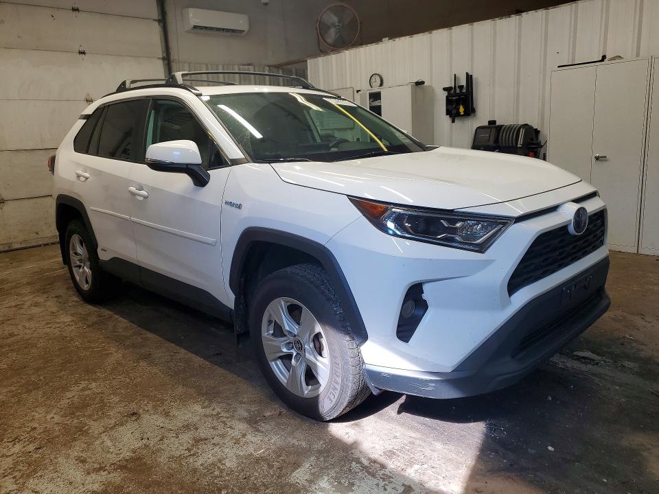 2021 Toyota Rav4 VIN 2T3RWRFVXMW113128 COPART salvage auction — MINOR DENT/SCRATCHES, ME - CERTIFICATE OF TITLE (P), sold $12,700 on 2026-07-28 (photo 4)