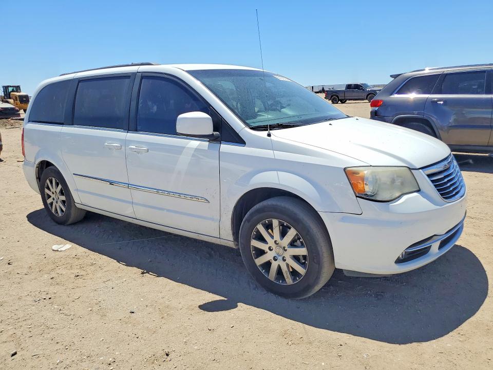 2014 Chrysler Voyager VIN 2C4RC1BG4ER446177 COPART salvage auction — MINOR DENT/SCRATCHES, Ca - Dis/Dlr/Exp Only Clean Title, sold $325 on 2026-07-28 (photo 4)