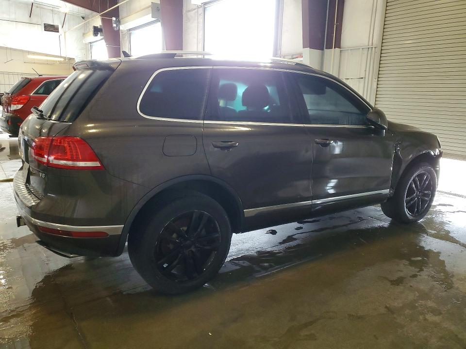 2015 Volkswagen Touareg VIN WVGEF9BP8FD006824 COPART salvage auction — FRONT END, MN - CERTIFICATE OF TITLE (P), sold $1,000 on 2026-07-29 (photo 3)