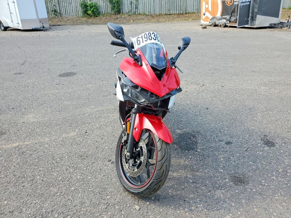 2015 Yamaha Yzf VIN MH3RH06Y1FK003436 COPART salvage auction — NORMAL WEAR, MN - CERT OF TITLE-PRIOR SALVAGE, sold $1,300 on 2026-07-30 (photo 2)