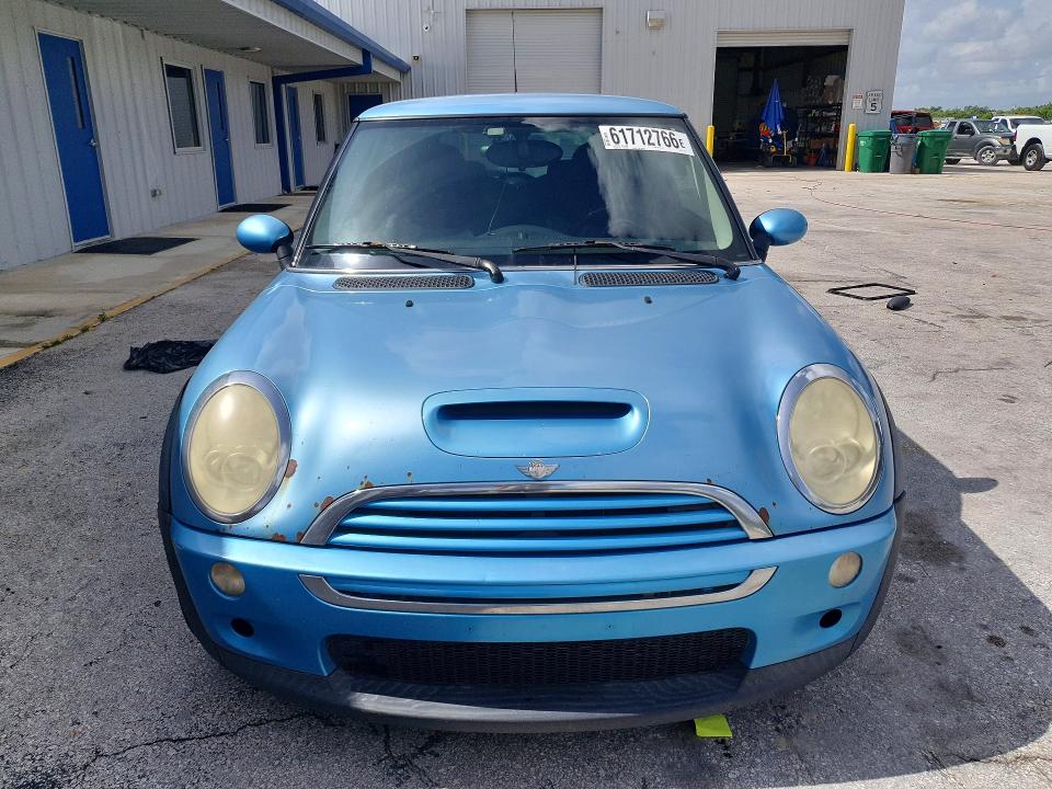 2005 Mini Cooper VIN WMWRE33565TL14014 COPART salvage auction — SIDE, Fl - Cert Of Title Slvg Rebuildable, sold $275 on 2026-08-12 (photo 5)