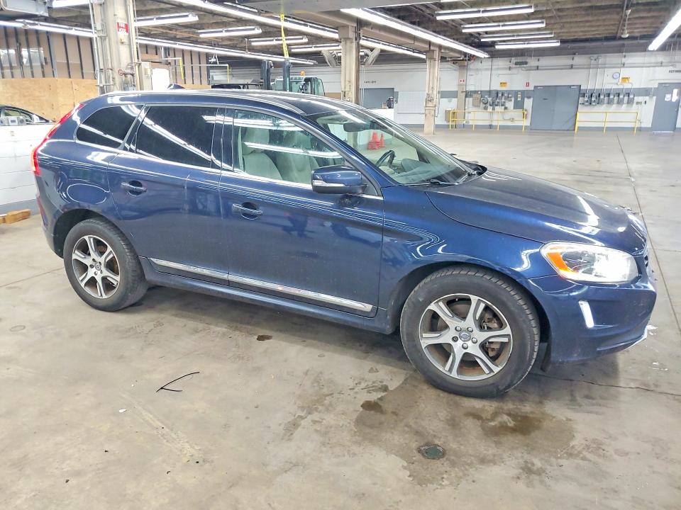 2015 Volvo Xc60 VIN YV4902RM7F2734914 COPART salvage auction — MINOR DENT/SCRATCHES, Wi - Certificate Of Title, sold $1,750 on 2026-07-27 (photo 4)