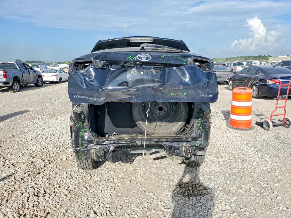 2019 Toyota VIN 5TDKZRFH5KS333844 COPART salvage auction — REAR END, TX - SALVAGE VEHICLE TITLE (P), sold $8,000 on 2026-07-16 (photo 6)