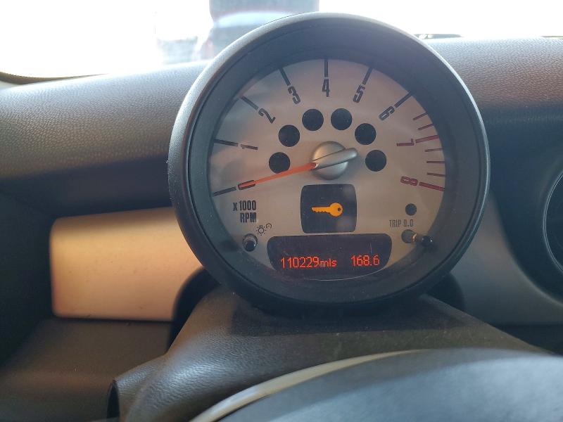 2011 Mini Cooper VIN WMWSU3C5XBT092979 COPART salvage auction — MINOR DENT/SCRATCHES, CA - DIS/DLR/EXP ONLY CLEAN TITLE, sold $375 on 2026-07-27 (photo 9)