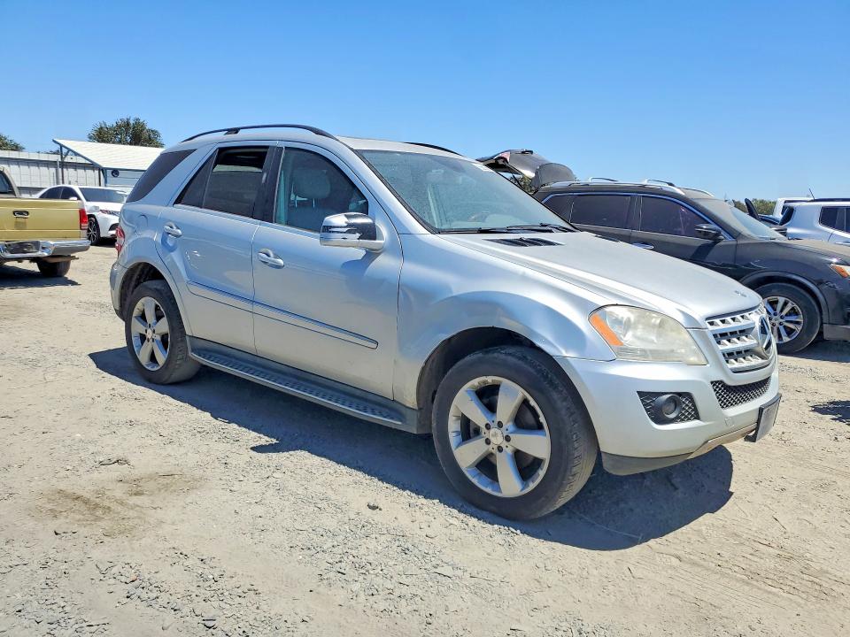 2011 Mercedes-benz Ml-class VIN 4JGBB8GB1BA730730 COPART salvage auction — NORMAL WEAR, CA - DIS/DLR/EXP ONLY CLEAN TITLE, sold $750 on 2026-09-02 (photo 4)