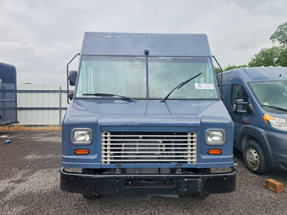 2019 Ford E-450 VIN 1FC3E4K69KDC48993 COPART salvage auction — MINOR DENT/SCRATCHES, MA - CERTIFICATE OF TITLE, sold $23,500 on 2026-08-19 (photo 5)