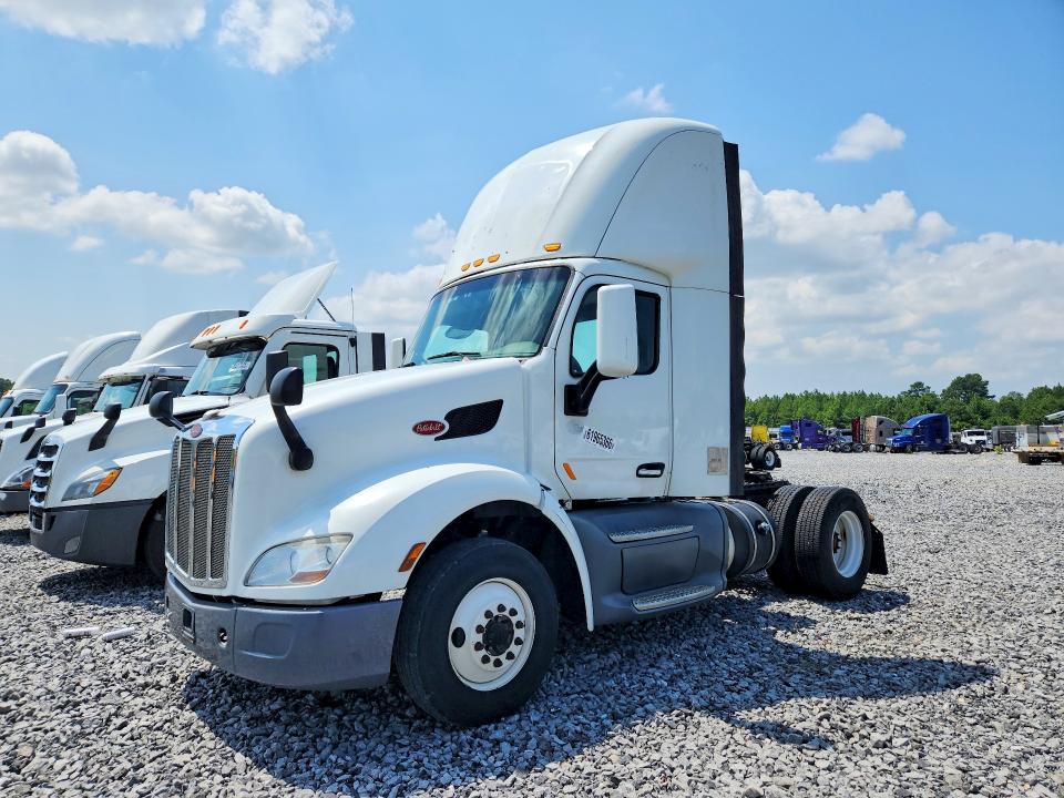 2015 Peterbilt 579 VIN 1XPBA48X3FD299398 — COPART salvage auction photo