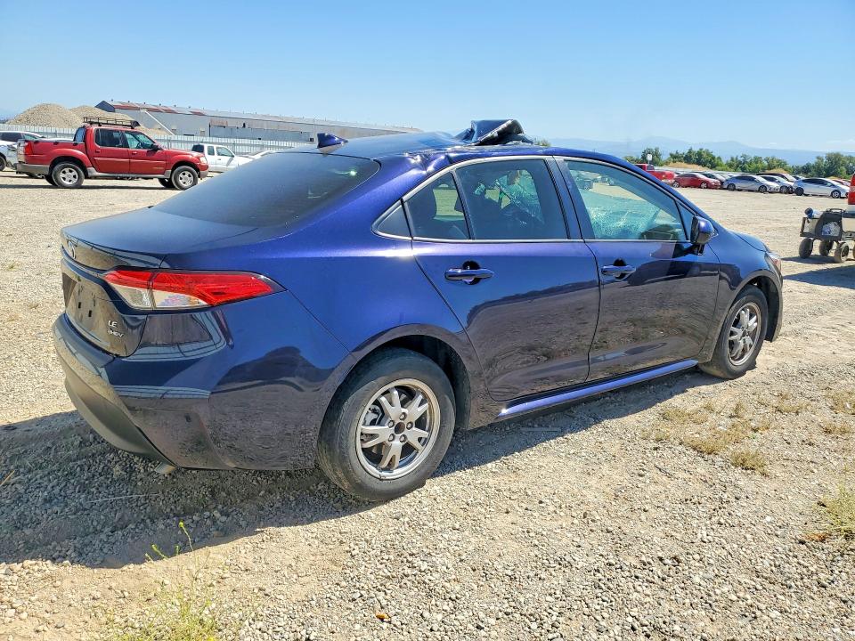 2026 Toyota Corolla VIN JTDBCMFE6T3118132 COPART salvage auction — ROOF, CA - SALVAGE CERTIFICATE, sold $7,200 on 2026-07-24 (photo 3)