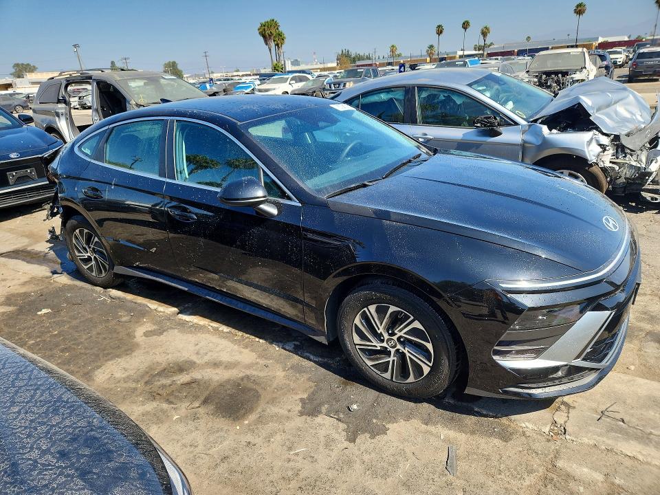 2026 Hyundai Sonata hybrid VIN KMHL24JJ0TA153459 COPART salvage auction — REAR END, CA - NON-REPAIRABLE VEHICLE CERT, sold $8,800 on 2026-08-19 (photo 4)