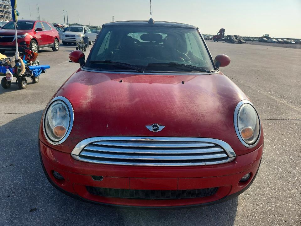 2010 Mini Cooper VIN WMWMR3C53ATZ19214 COPART salvage auction — NORMAL WEAR, LA - CERTIFICATE OF TITLE, sold $1,000 on 2026-08-12 (photo 5)