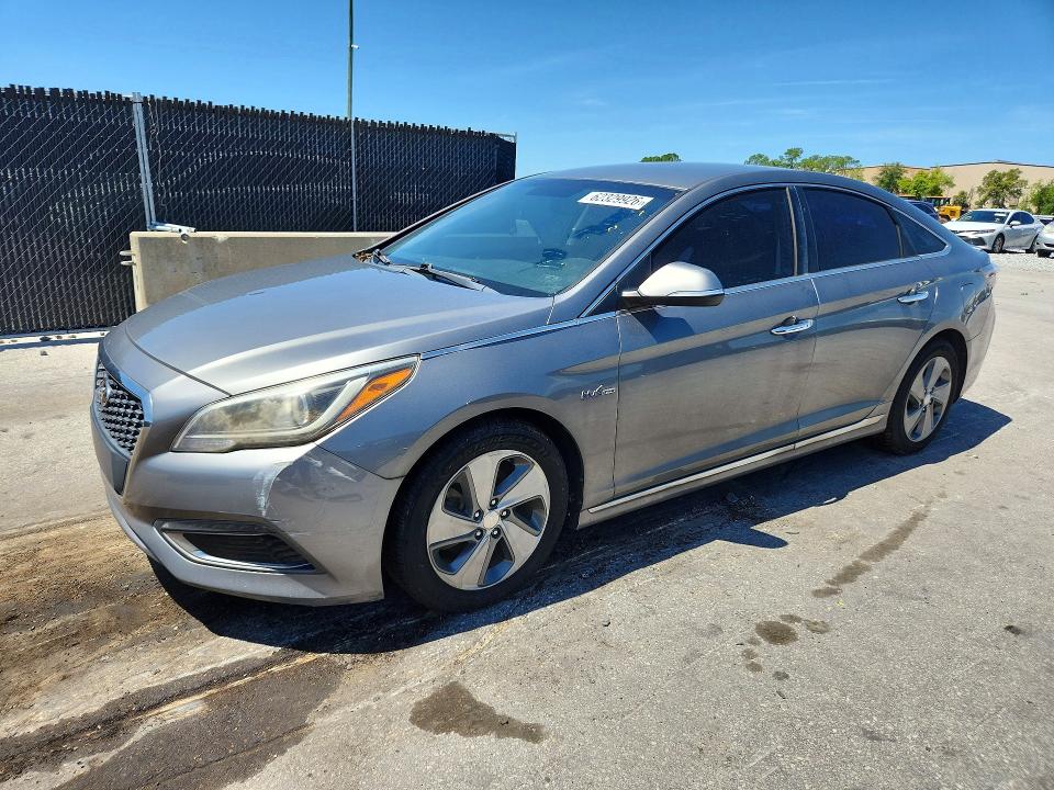 2017 Hyundai Sonata hybrid VIN KMHE34L3XHA069211 COPART salvage auction — REAR END, Fl - Certificate Of Title, sold $1,200 on 2026-07-31 (photo 1)