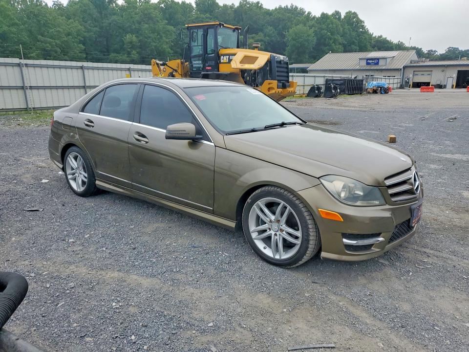 2012 Mercedes-benz C-klasse VIN WDDGF8BB7CR225970 COPART salvage auction — WATER/FLOOD, PA - CERT OF SALVAGE-W=FLOOD VEH, sold $600 on 2026-07-23 (photo 4)
