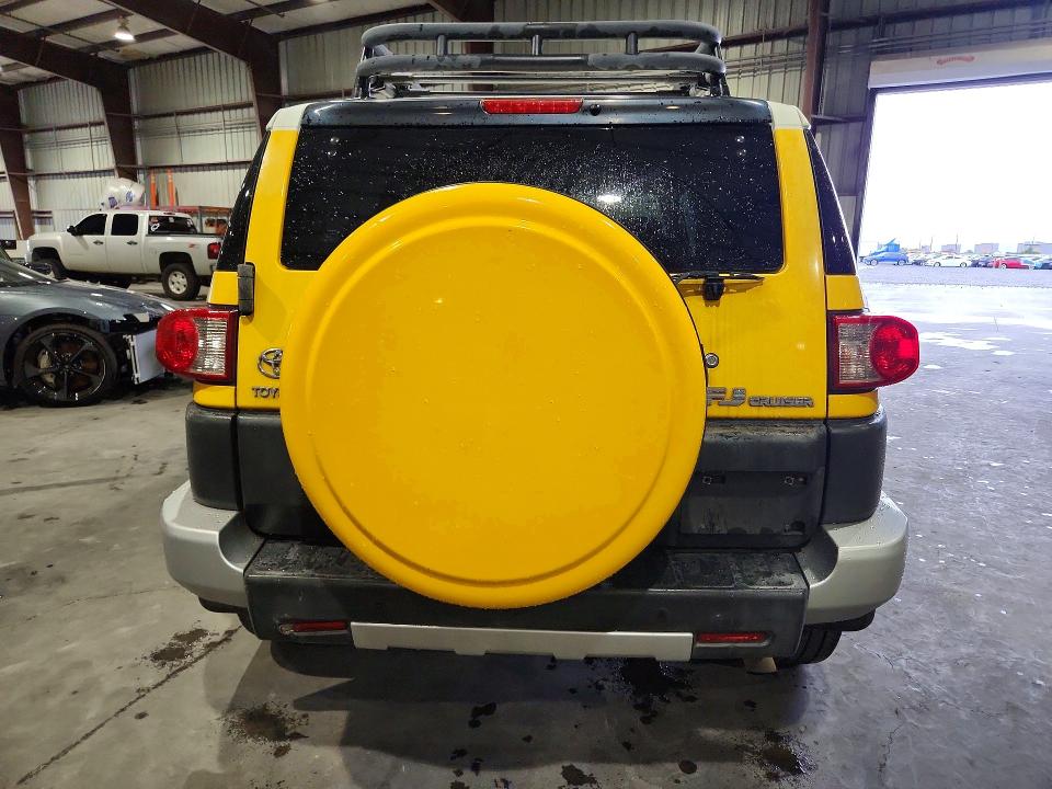 2008 Toyota Fj cruiser VIN JTEZU11F08K007451 COPART salvage auction — MINOR DENT/SCRATCHES, FL - CERTIFICATE OF TITLE, sold $2,800 on 2026-07-27 (photo 6)