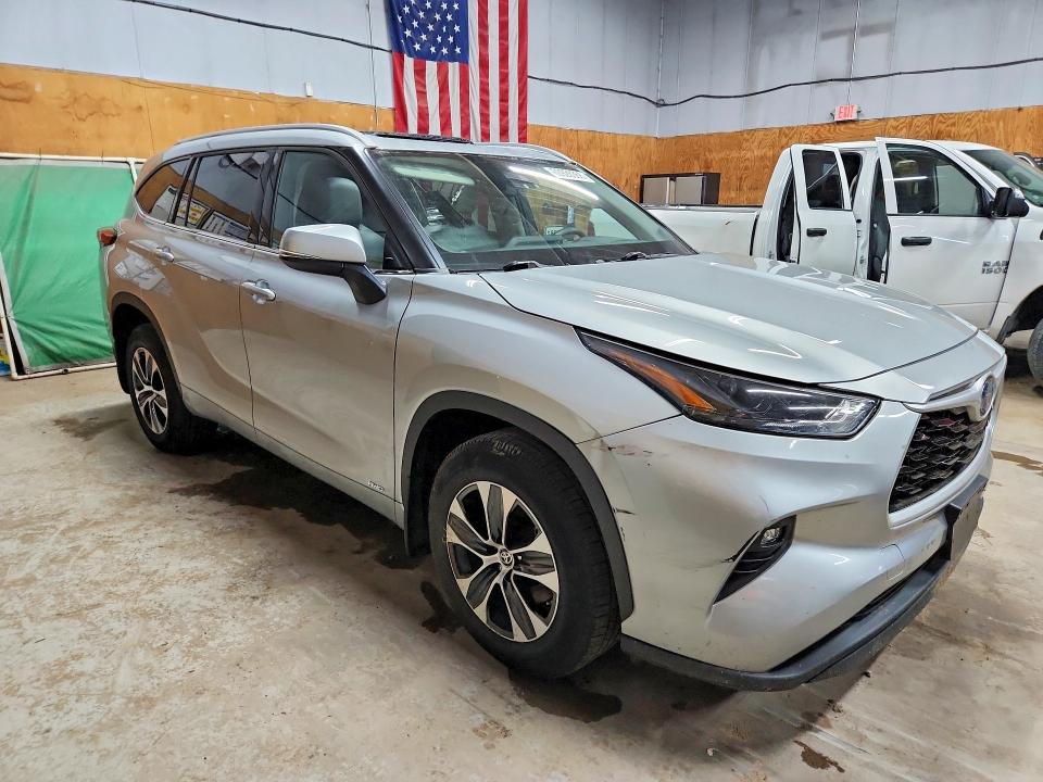 2022 Toyota Highlander VIN 5TDHBRCH4NS548574 COPART salvage auction — ROOF, Mi - Certificate Of Title, sold $6,700 on 2026-07-29 (photo 4)
