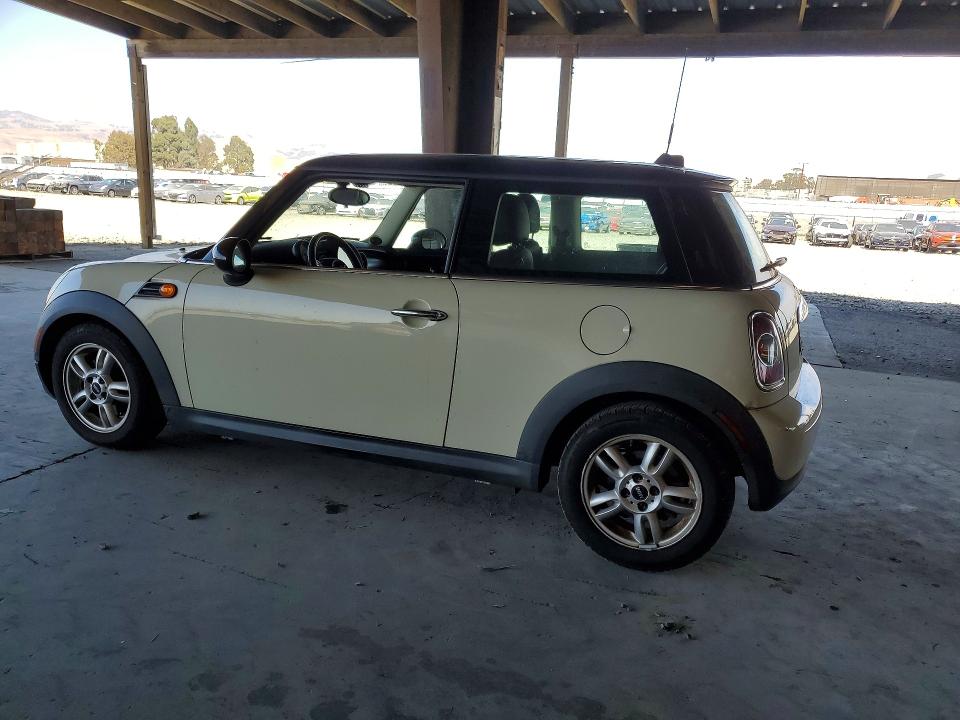 2011 Mini Cooper VIN WMWSU3C50BT251363 COPART salvage auction — MINOR DENT/SCRATCHES, CA - DIS/DLR/EXP ONLY CLEAN TITLE, sold $400 on 2026-07-09 (photo 2)