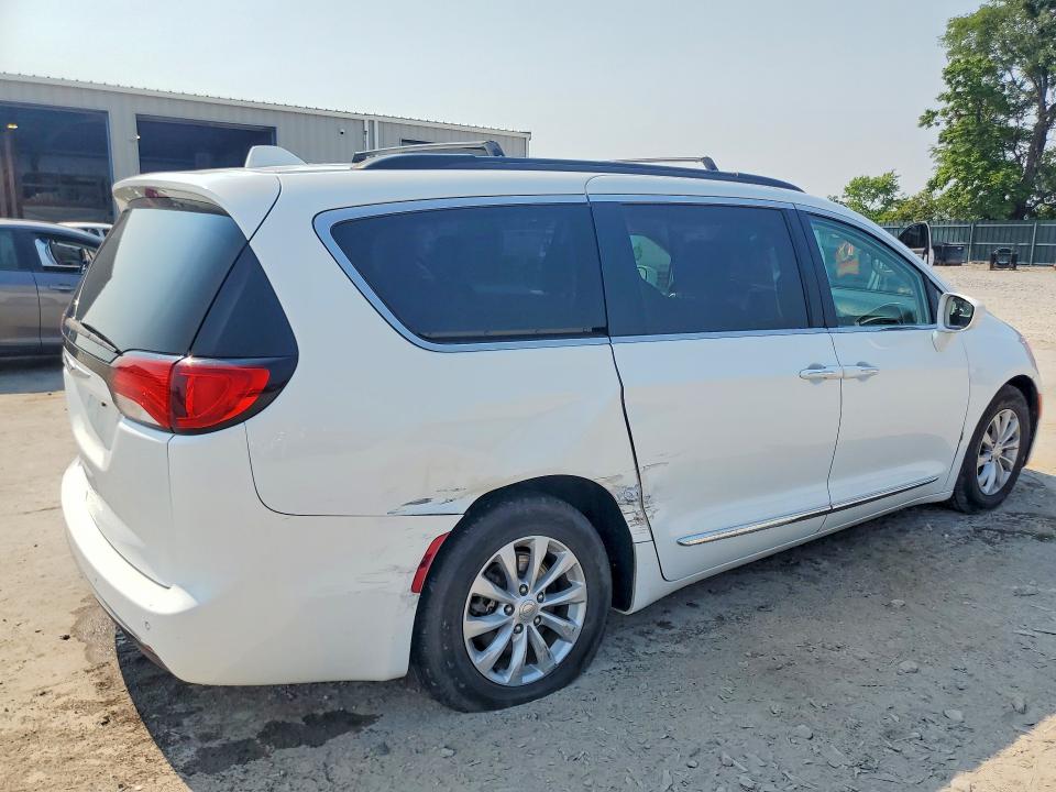 2017 Chrysler Pacifica VIN 2C4RC1BG0HR683169 COPART salvage auction — SIDE, Mo - Salvage Certificate Of Title, sold $0 on 2026-09-29 (photo 3)