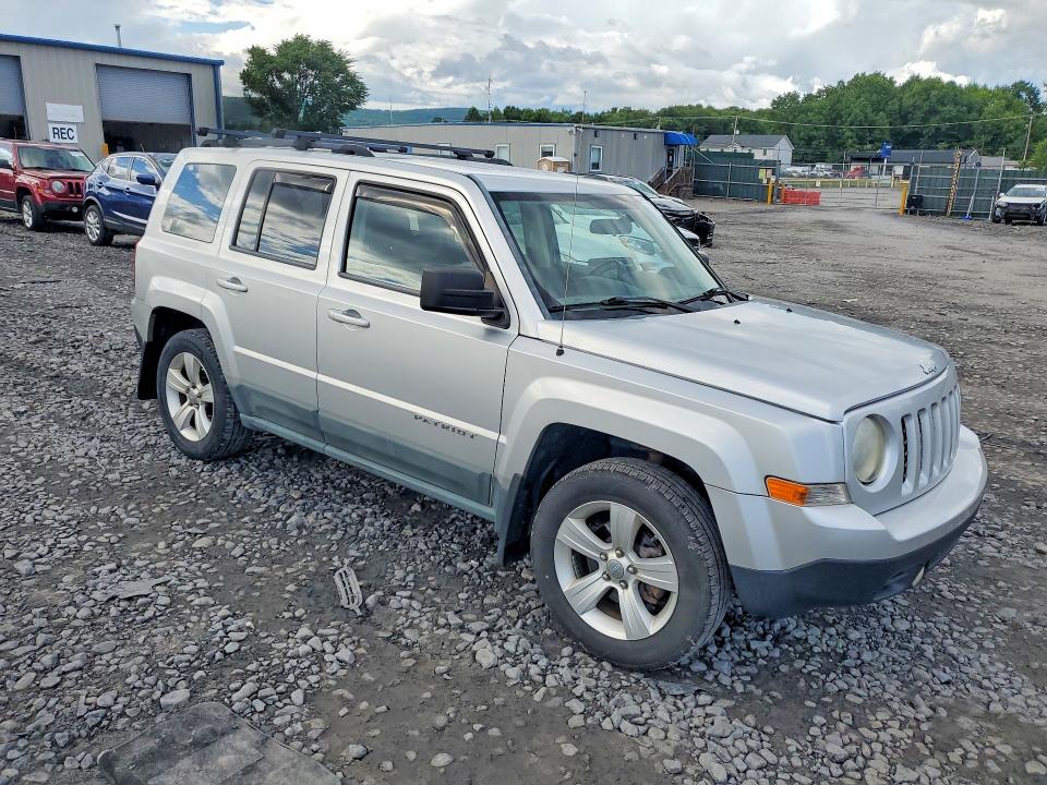 2011 Jeep Patriot VIN 1J4NF1GB9BD276619 COPART salvage auction — MINOR DENT/SCRATCHES, PA - CERT OF TITLE, sold $1,350 on 2026-08-12 (photo 4)