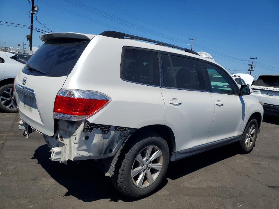 2011 Toyota Highlander VIN 5TDZK3EH5BS043864 COPART salvage auction — REAR END, Ca - Salvage Certificate, sold $2,700 on 2026-07-13 (photo 3)