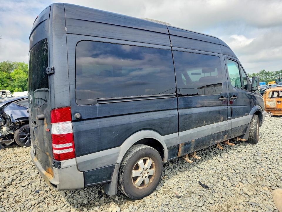 2010 Mercedes-benz Sprinter VIN WDZPE7CCXA5478817 COPART salvage auction — MINOR DENT/SCRATCHES, NJ - CERTIFICATE OF TITLE, sold $3,100 on 2026-07-27 (photo 3)