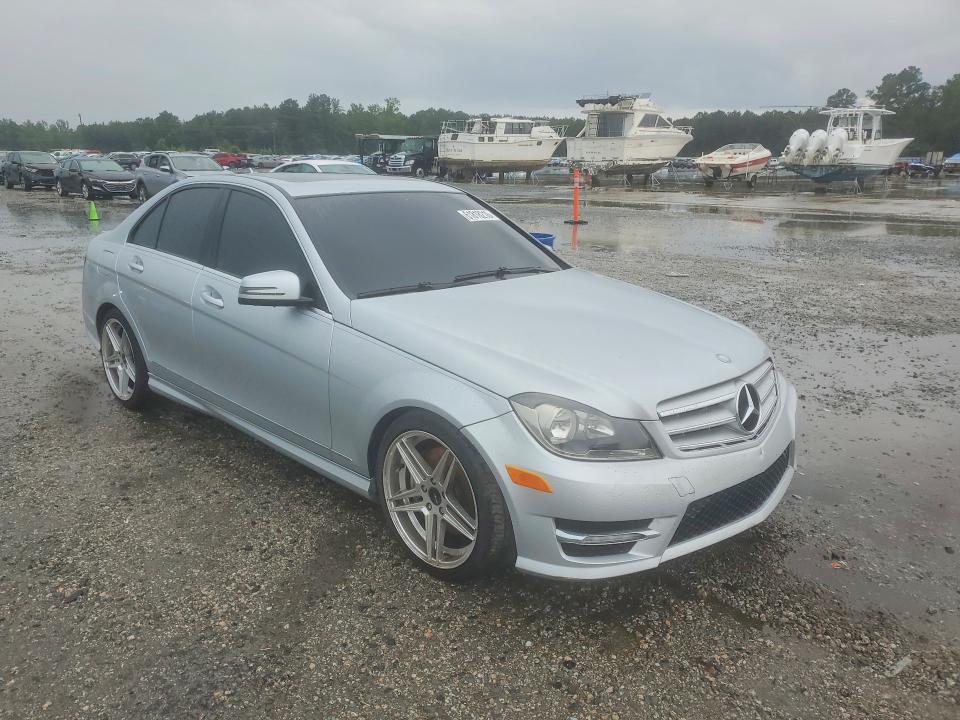 2013 Mercedes-benz C-klasse VIN WDDGF8AB2DR256563 COPART salvage auction — MECHANICAL, Nc - Dealer Only Clean Title, sold $225 on 2026-08-03 (photo 4)